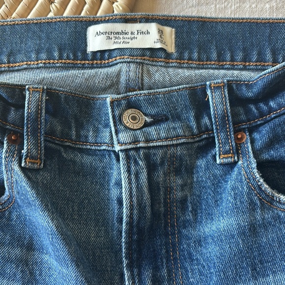 Mid Rise 90’s Straight Abercrombie Jeans - Picture 3 of 6